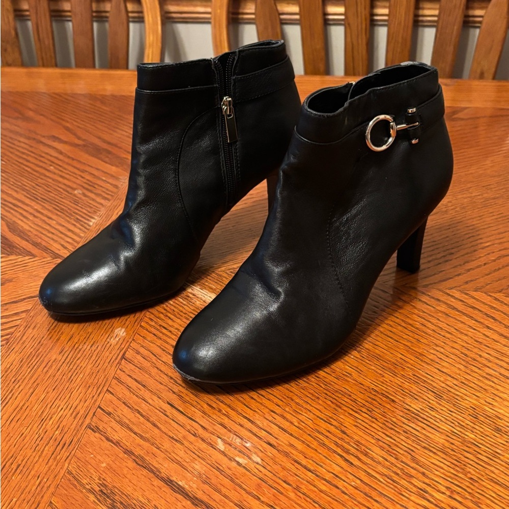 Bandolino Longo Ankle Fashion Women's Heels Boots Size 8.5 M, Black Leather